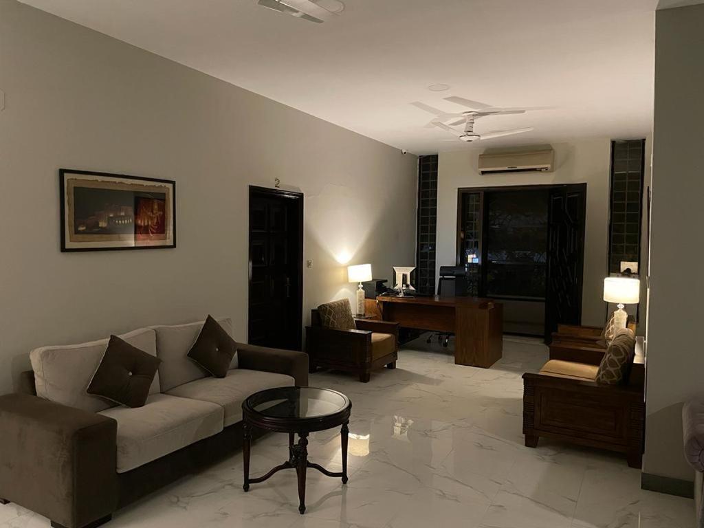 Hotel The Riviera à Islamabad Extérieur photo
