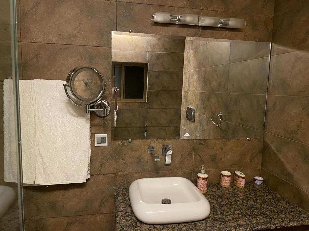 Hotel The Riviera à Islamabad Extérieur photo